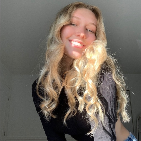 Meet your Posher, Oceane - Picture 1 of 3